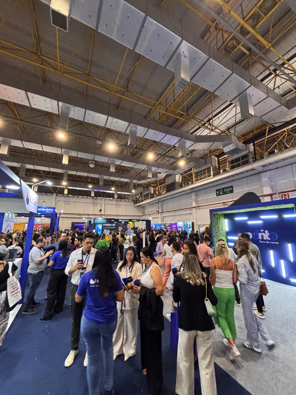 Equipe Perfil marca presença no evento Ponto Fora da Curva